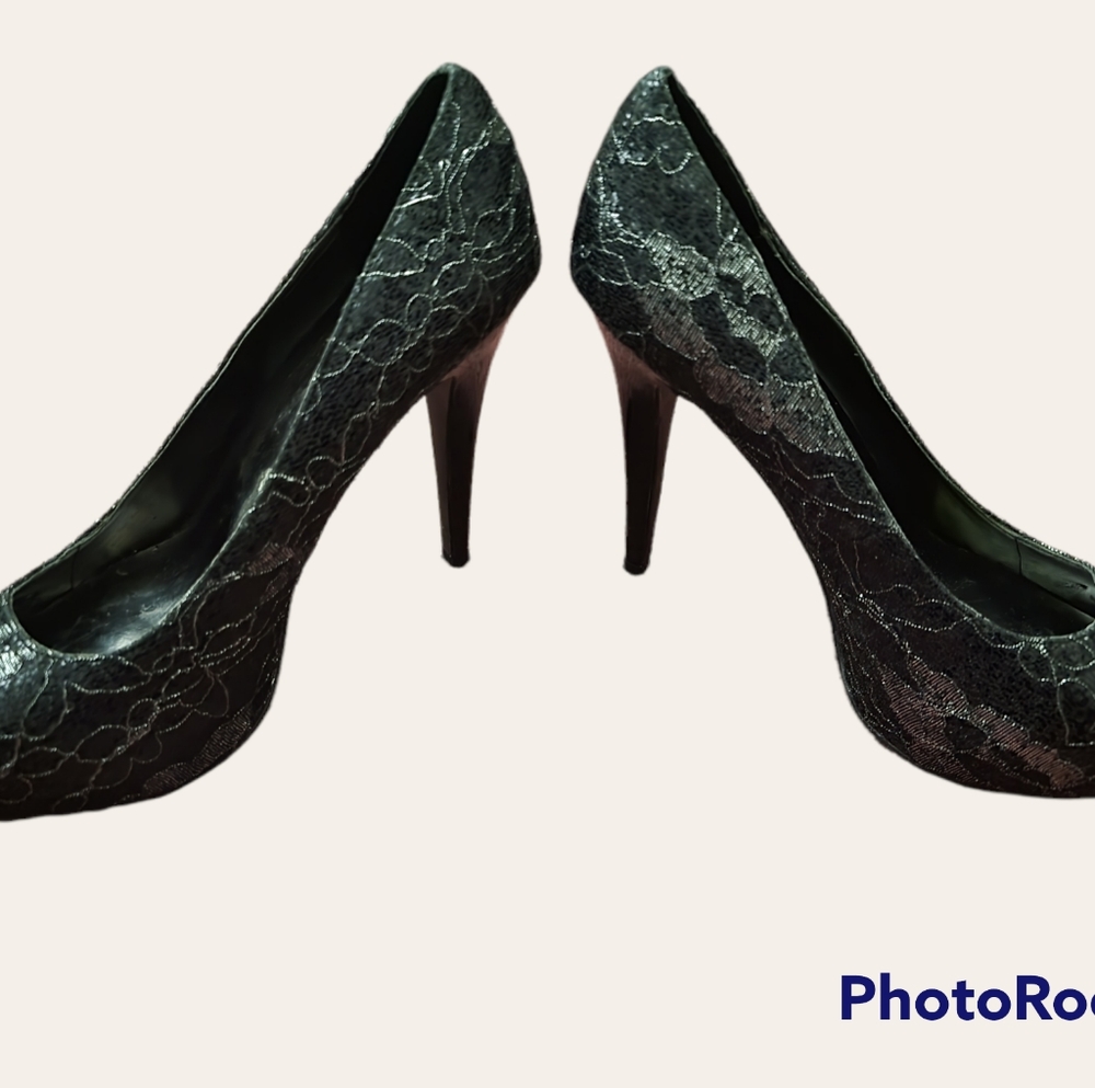 Carlos size 10 black and silver pumps
